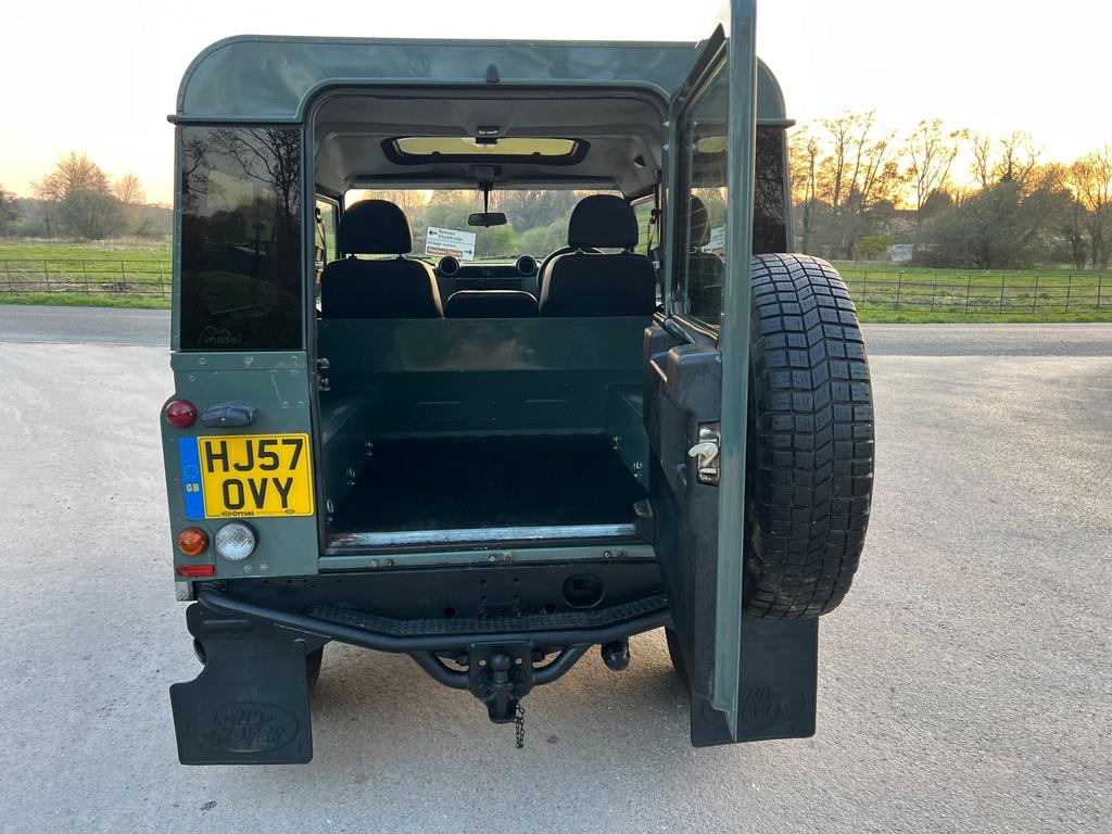 
								2007 Land Rover Defender 90 2.4L TDCi County Hard Top – £3400 full									