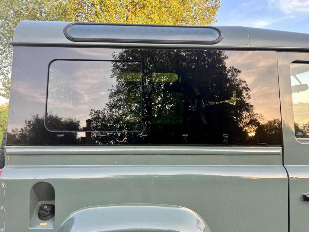 
								2007 Land Rover Defender 90 2.4L TDCi County Hard Top – £3400 full									