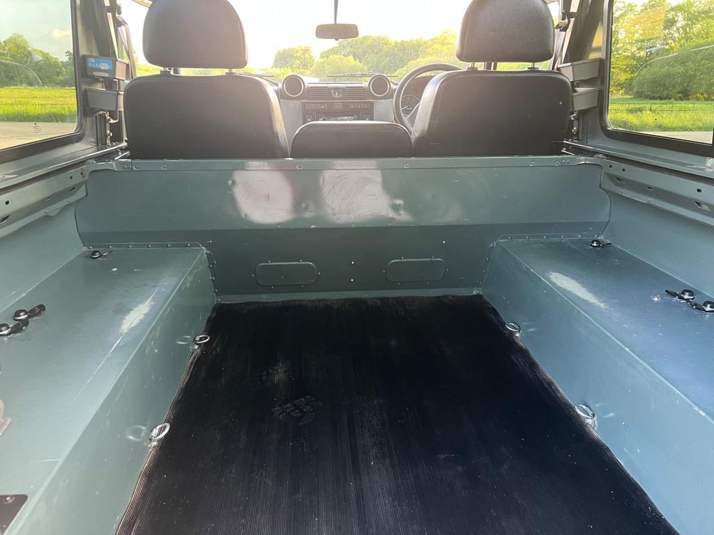 
								2007 Land Rover Defender 90 2.4L TDCi County Hard Top – £3400 full									