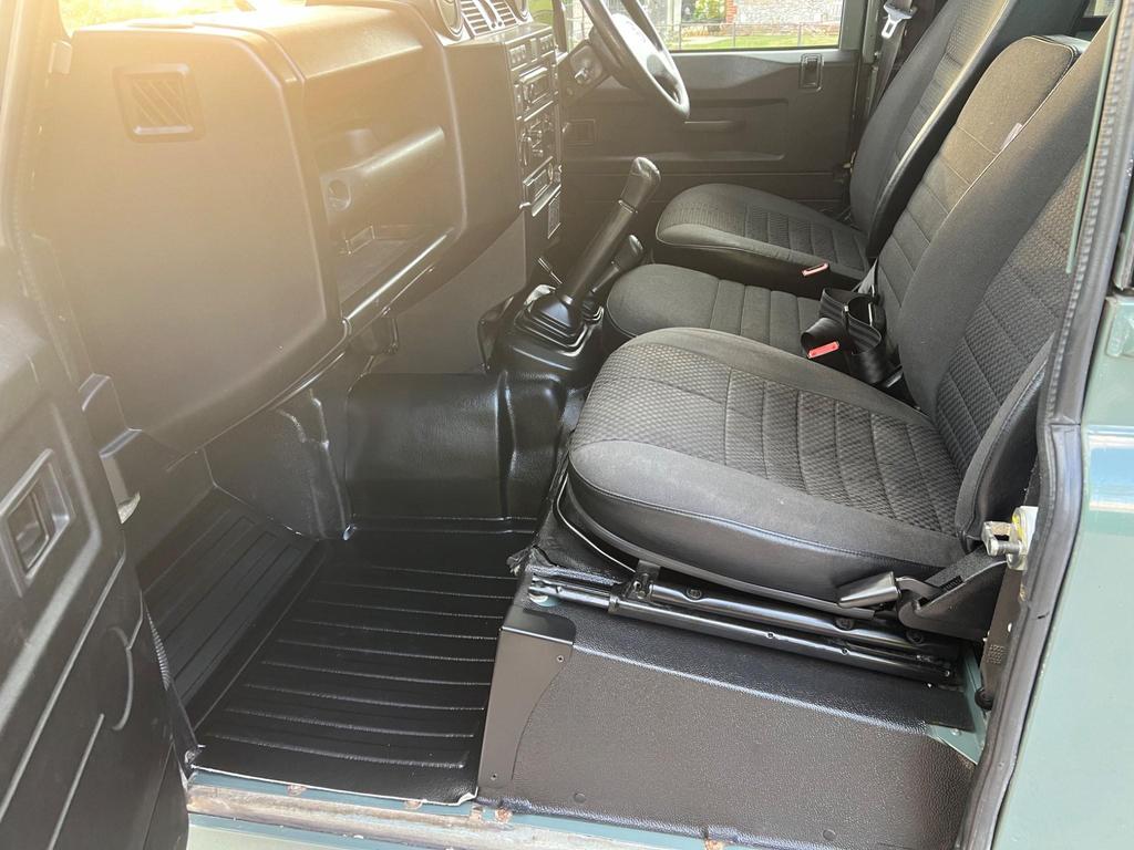 
								2007 Land Rover Defender 90 2.4L TDCi County Hard Top – £3400 full									