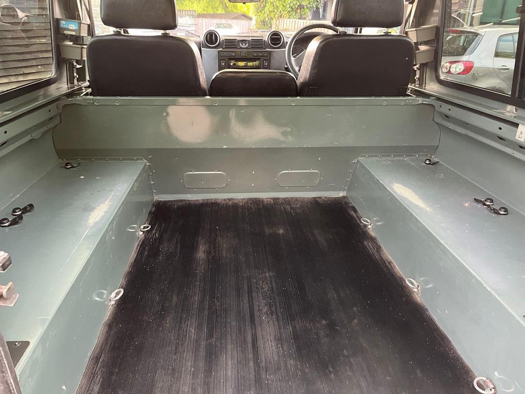 
								2007 Land Rover Defender 90 2.4L TDCi County Hard Top – £3400 full									