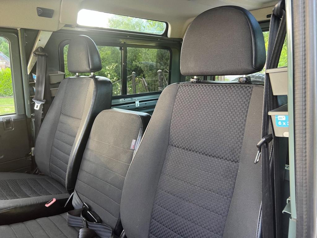 
								2007 Land Rover Defender 90 2.4L TDCi County Hard Top – £3400 full									