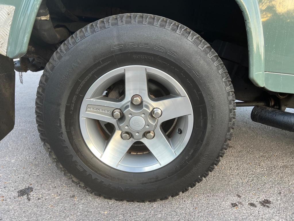 
								2007 Land Rover Defender 90 2.4L TDCi County Hard Top – £3400 full									