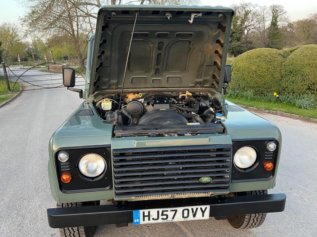 
								2007 Land Rover Defender 90 2.4L TDCi County Hard Top – £3400 full									