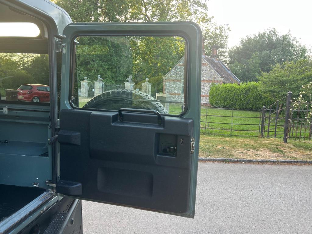 
								2007 Land Rover Defender 90 2.4L TDCi County Hard Top – £3400 full									