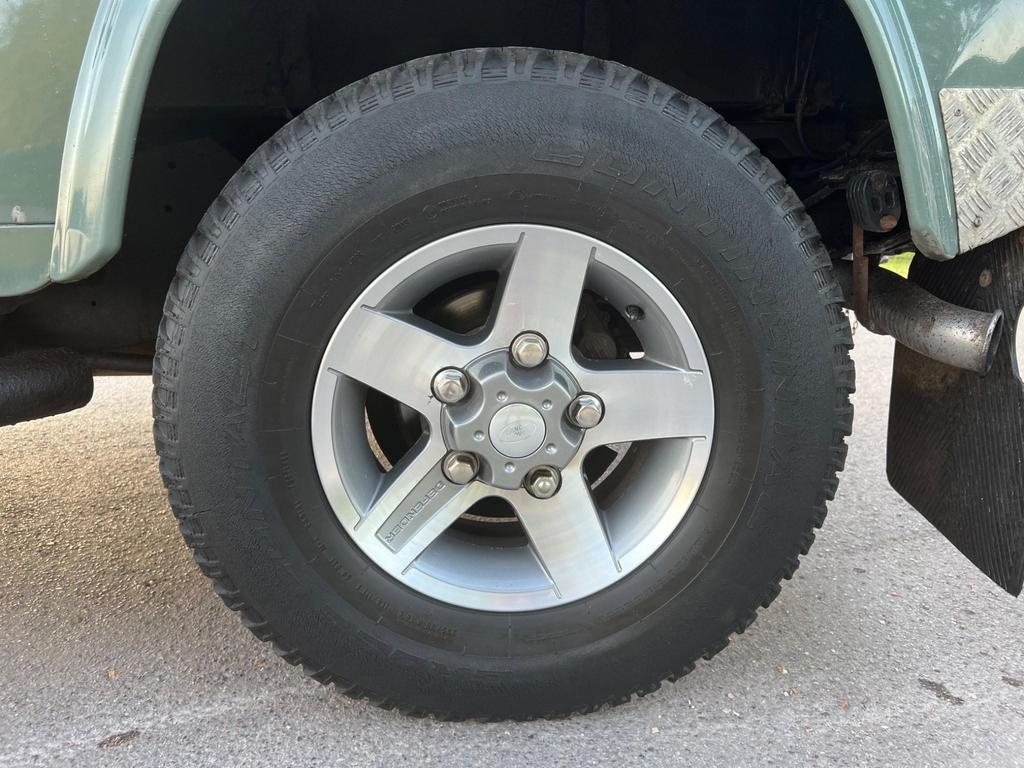 
								2007 Land Rover Defender 90 2.4L TDCi County Hard Top – £3400 full									