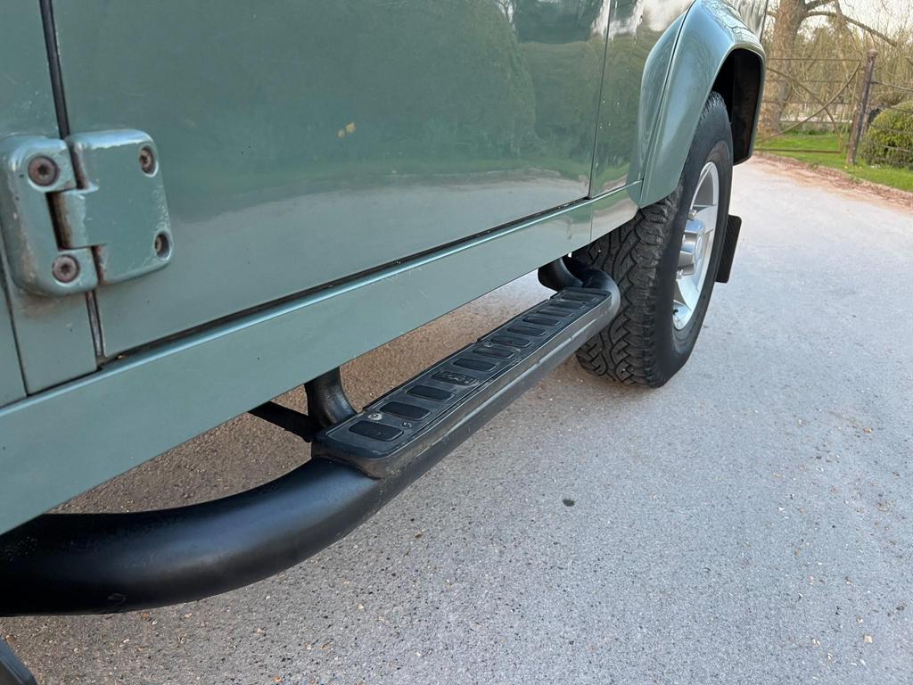 
								2007 Land Rover Defender 90 2.4L TDCi County Hard Top – £3400 full									