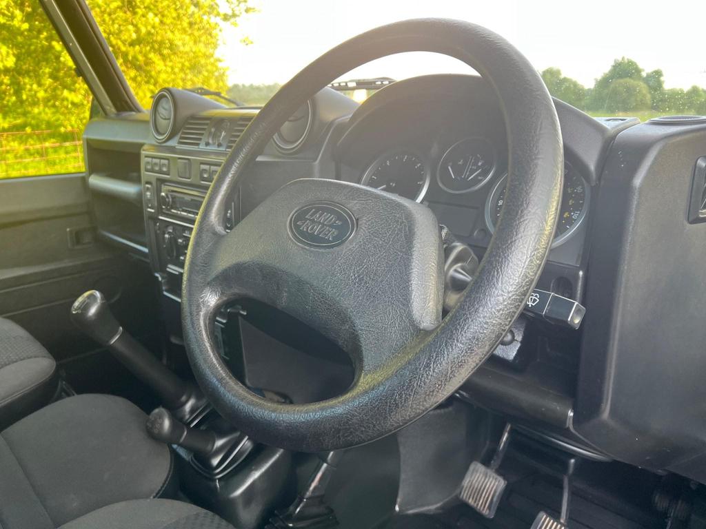 
								2007 Land Rover Defender 90 2.4L TDCi County Hard Top – £3400 full									