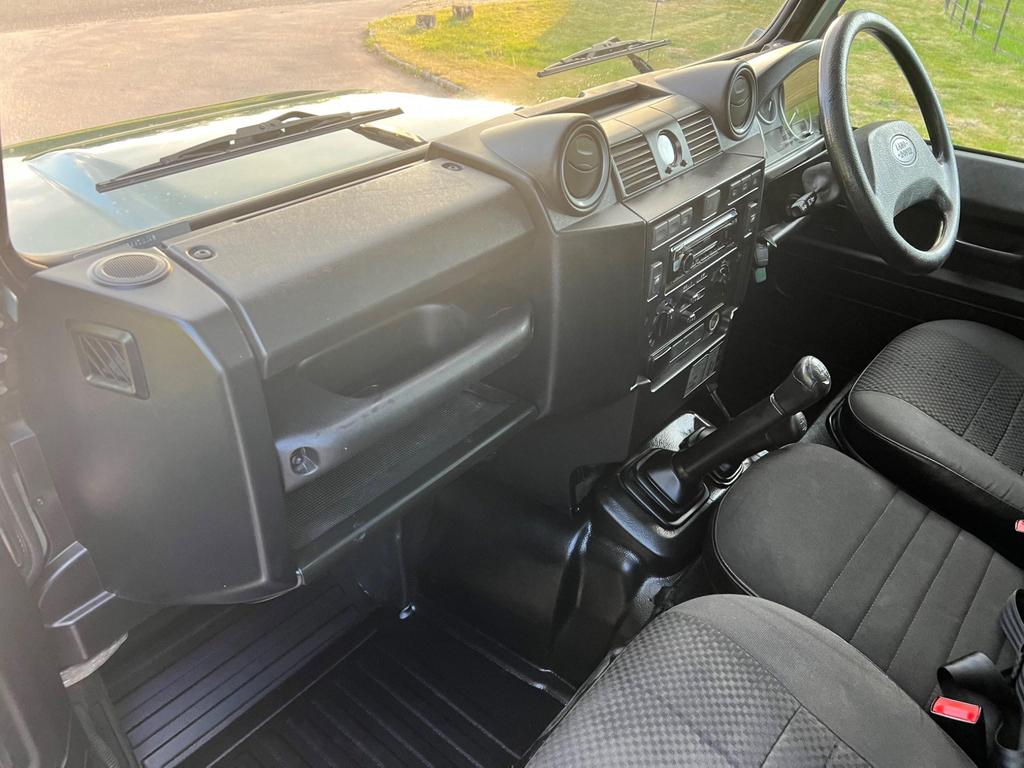 
								2007 Land Rover Defender 90 2.4L TDCi County Hard Top – £3400 full									