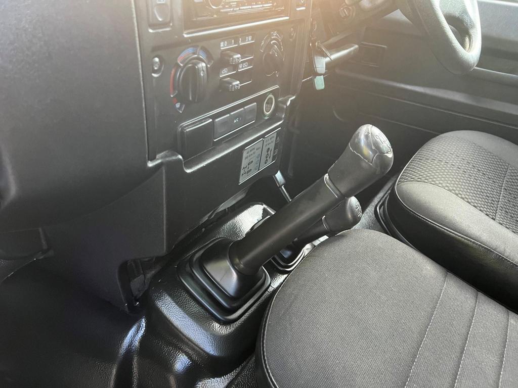 
								2007 Land Rover Defender 90 2.4L TDCi County Hard Top – £3400 full									