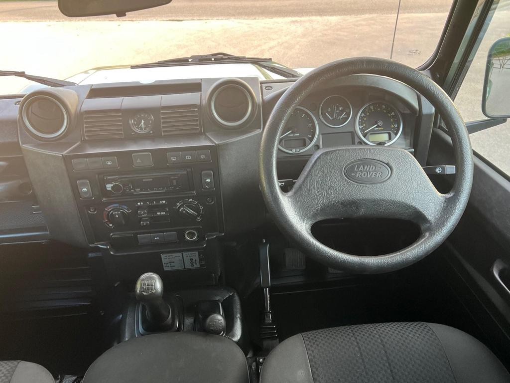 
								2007 Land Rover Defender 90 2.4L TDCi County Hard Top – £3400 full									